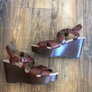 Super Cute Wedges, GREAT Condition ❣️MEM FOAM 🌸